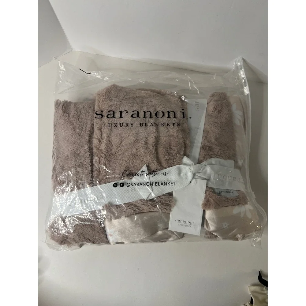 Saranoni Luxury Toddler Blanket Satin Back Daisy Floral Faux Fur 40x60 Tan NIP